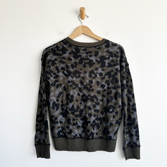 by Anthropologie Ethan Crew Neck Leopard Print Sweater Green Gray Black Small - Picture 4 of 9